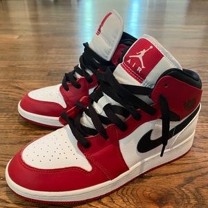 Air Jordan Mid Chicago